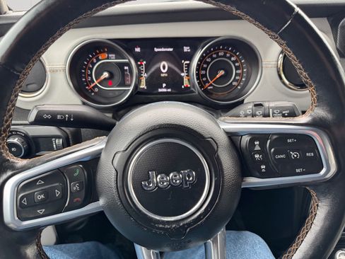 Used 2023 Jeep Wrangler Unlimited Sahara AWD/4WD image 21
