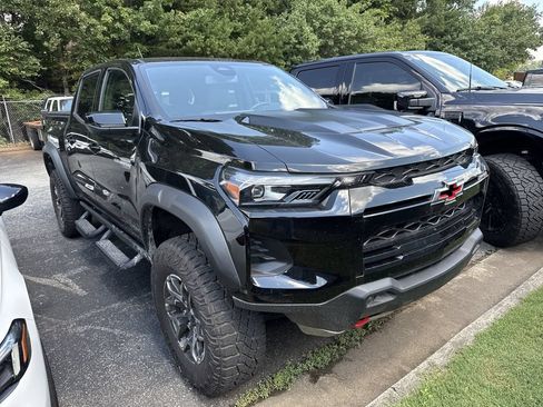Used 2024 Chevrolet Colorado ZR2 w/ ZR2 Convenience Package III AWD/4WD image 2
