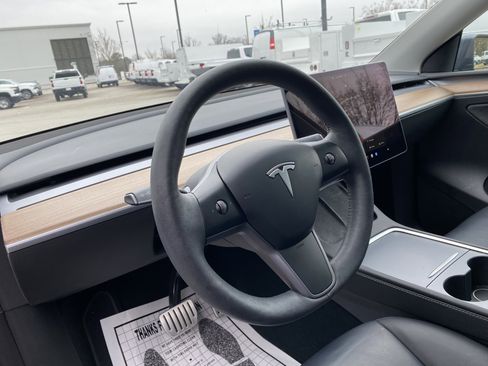 Used 2023 Tesla Model Y Performance image 17