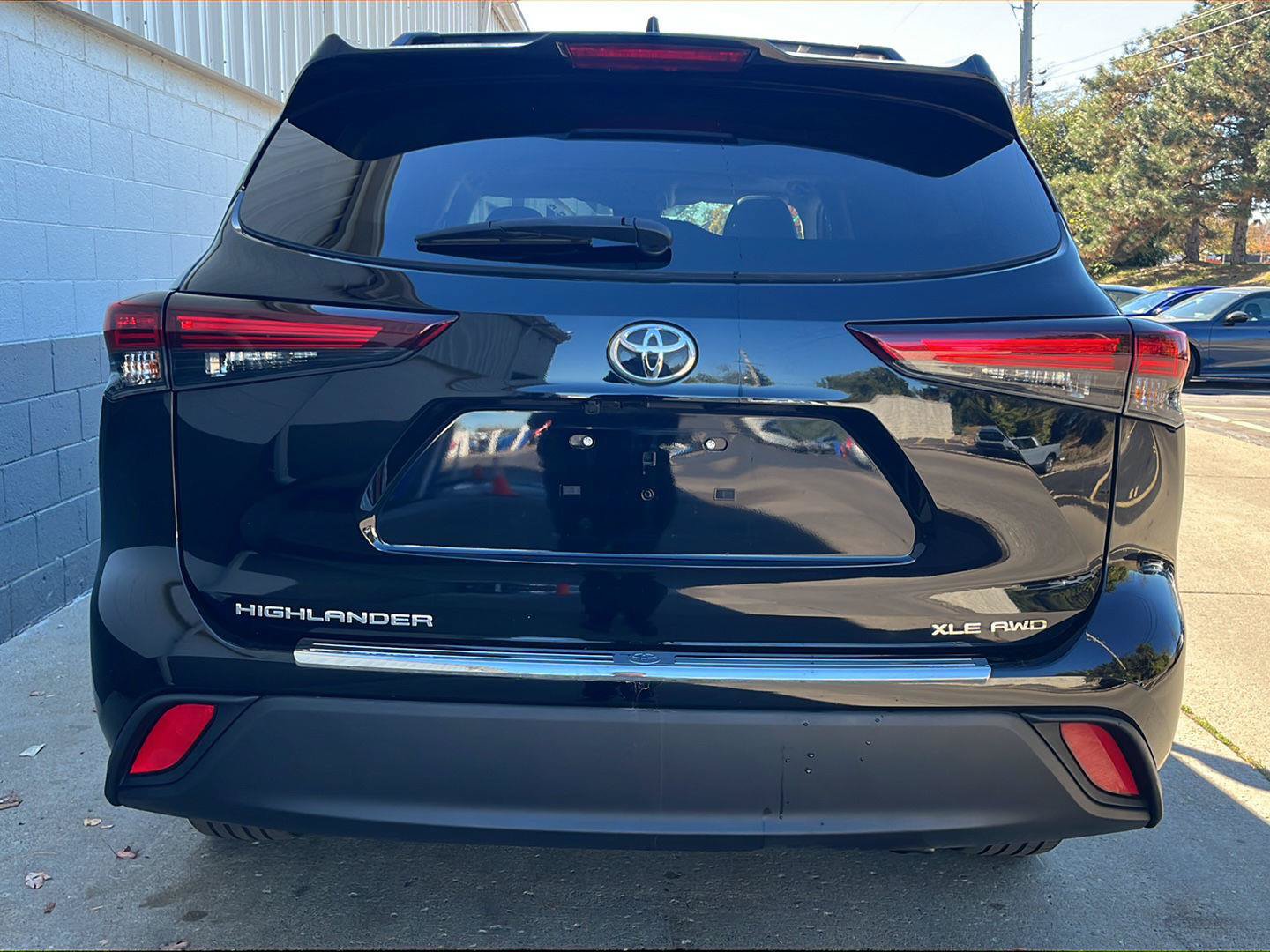 Used 2024 Toyota Highlander XLE AWD/4WD image 33