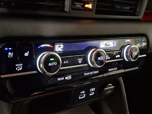 Used 2025 Honda Pilot Black Edition image 17