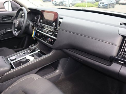 Certified 2025 Nissan Pathfinder SV image 25