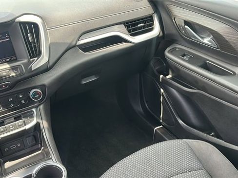 Used 2024 GMC Terrain SLE image 25
