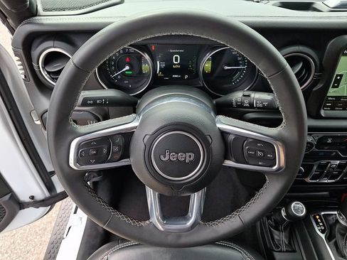 Used 2023 Jeep Wrangler Unlimited Sahara AWD/4WD image 19