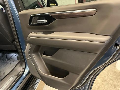 Used 2025 Chevrolet Tahoe LT w/ Comfort Package AWD/4WD image 29
