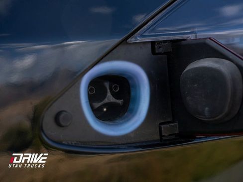 Used 2021 Tesla Model S Plaid image 14