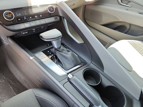 New 2025 Hyundai Elantra Sport image 17