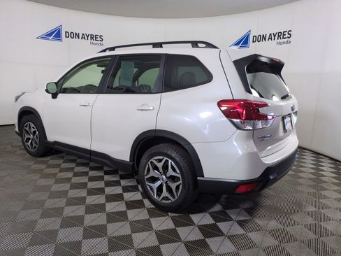 Used 2022 Subaru Forester Premium AWD/4WD image 3