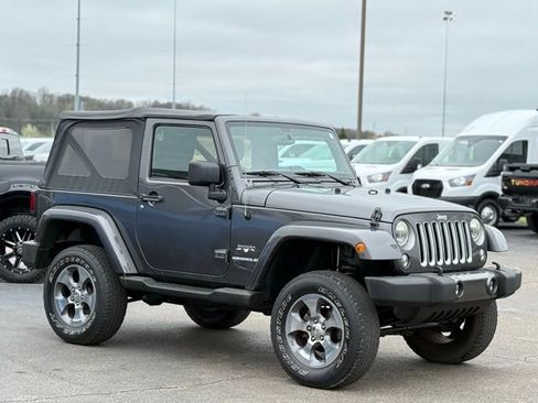 Used 2016 Jeep Wrangler Sahara w/ Connectivity Group AWD/4WD image 29