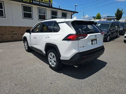 Used 2019 Toyota RAV4 LE FWD image 5