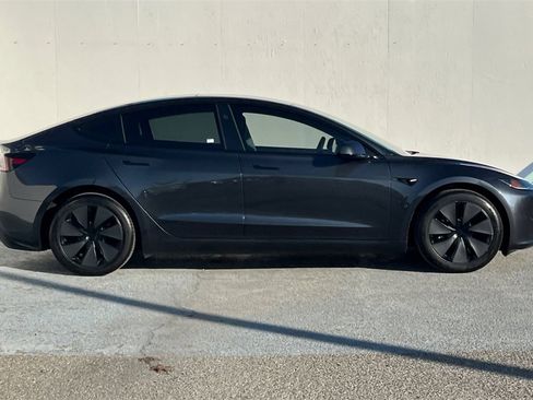 Used 2025 Tesla Model 3 Long Range image 3