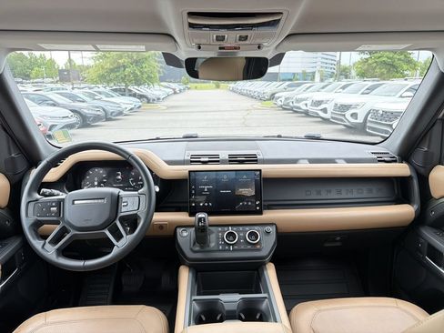 Used 2025 Land Rover Defender 110 X-Dynamic SE AWD/4WD image 17