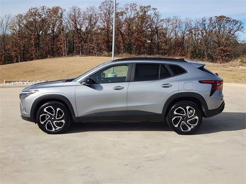 Certified 2024 Chevrolet Trax RS w/ Sunroof Package image 5