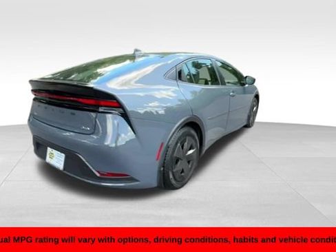 Used 2024 Toyota Prius LE FWD image 8