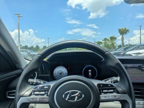 Used 2021 Hyundai Elantra Limited w/ Cargo Package FWD image 26