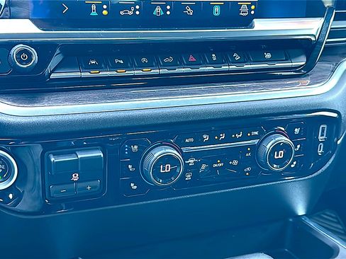 Used 2022 Chevrolet Silverado 1500 LTZ w/ LTZ Premium Package image 32