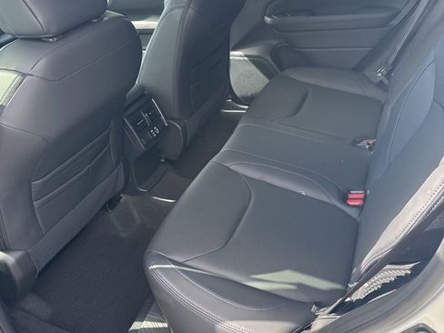 New 2025 Subaru Forester Limited w/ Popular Package image 10