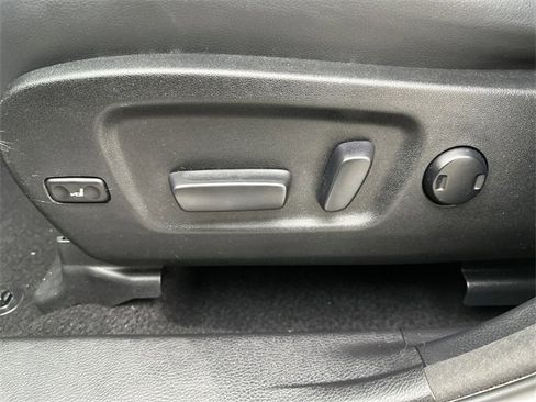 Used 2018 Toyota Highlander Limited image 12