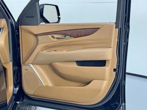 Used 2017 Cadillac Escalade ESV Platinum image 45