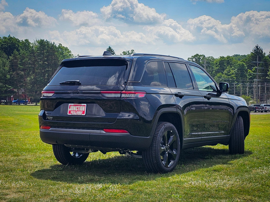 New 2026 Jeep Grand Cherokee Limited w/ Limited Altitude Package AWD/4WD image 3