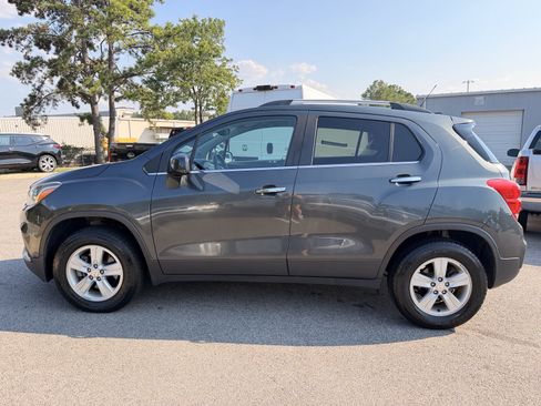 Used 2020 Chevrolet Trax LT w/ LT Convenience Package AWD/4WD image 9