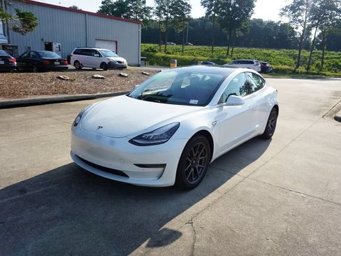 Used 2020 Tesla Model 3 Standard Range Plus RWD image 26