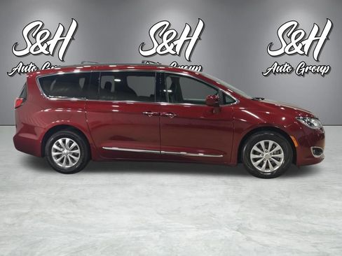 Used 2017 Chrysler Pacifica Touring-L FWD image 21