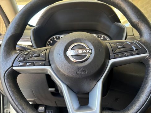 Used 2025 Nissan Altima 2.5 SV FWD image 29