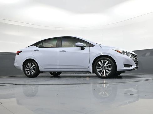 Used 2024 Nissan Versa SV w/ Trunk Package image 33