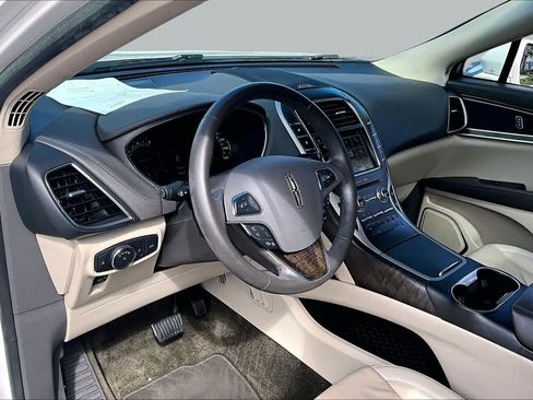 Used 2017 Lincoln MKX Reserve w/ Driver Assistance Package FWD image 22