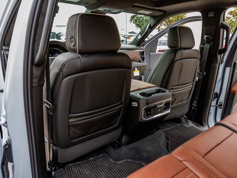 Used 2026 GMC Sierra 3500 Denali Ultimate image 34