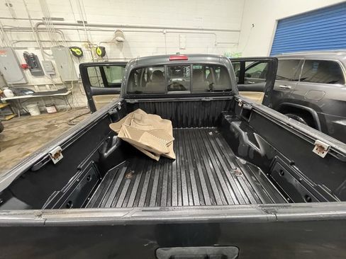 Used 2010 Toyota Tacoma Base image 34
