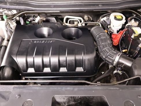 Used 2018 Ford Explorer XLT image 19