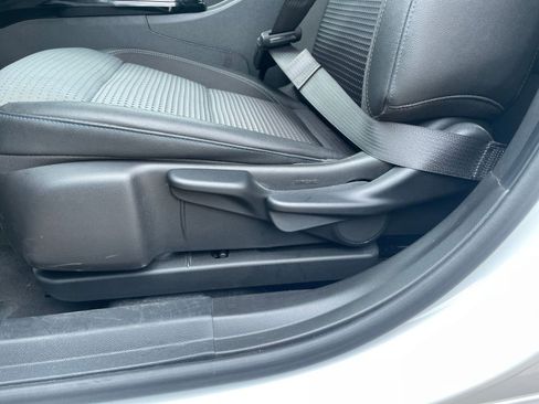 Used 2025 Chevrolet Trax LT w/ LT Convenience Package image 23