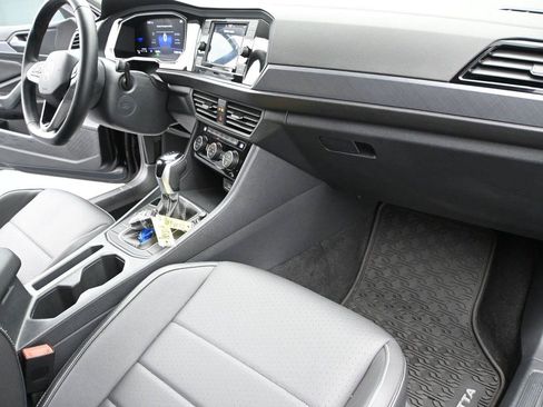 Certified 2024 Volkswagen Jetta SE w/ Panoramic Sunroof Package FWD image 15