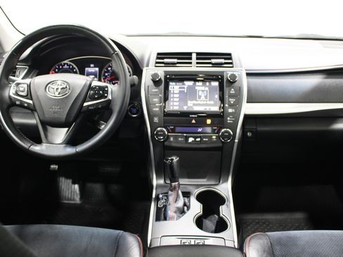 Used 2017 Toyota Camry XSE w/ Advanced Technology Package FWD image 2