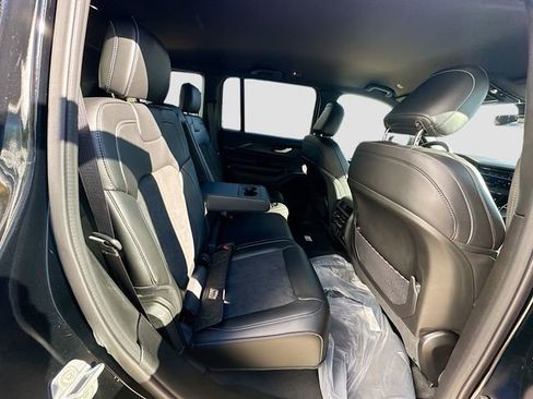 New 2025 Jeep Grand Cherokee Altitude image 28