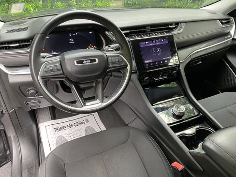 Used 2022 Jeep Grand Cherokee L Laredo w/ Luxury Tech Group I AWD/4WD image 34