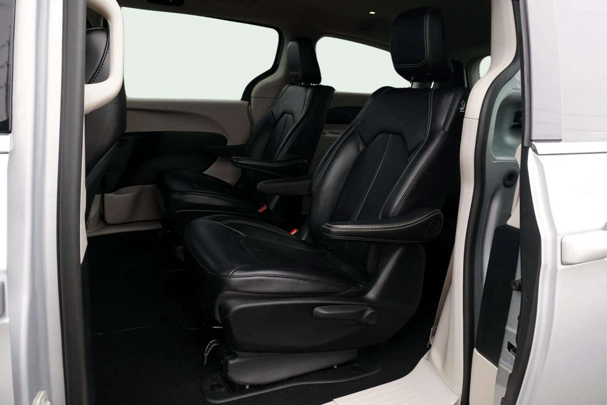 Used 2024 Chrysler Pacifica Limited FWD image 20