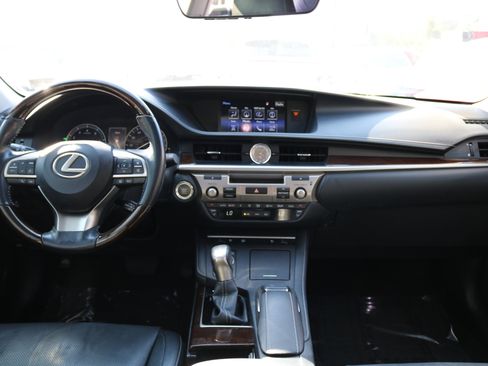 Used 2016 Lexus ES 350 w/ Luxury Package w/Wood Trim image 34