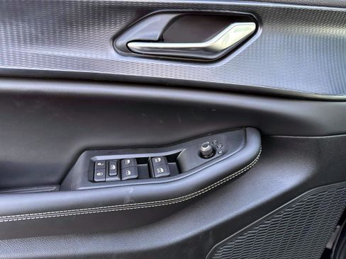 New 2025 Jeep Grand Cherokee 4WD image 8