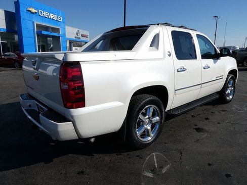 Used 2013 Chevrolet Avalanche LTZ image 5