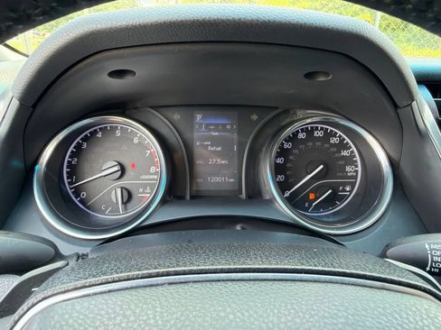 Used 2020 Toyota Camry SE FWD image 9