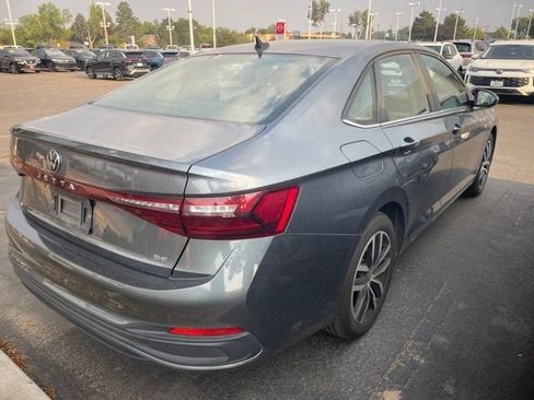 Used 2025 Volkswagen Jetta SE FWD image 2