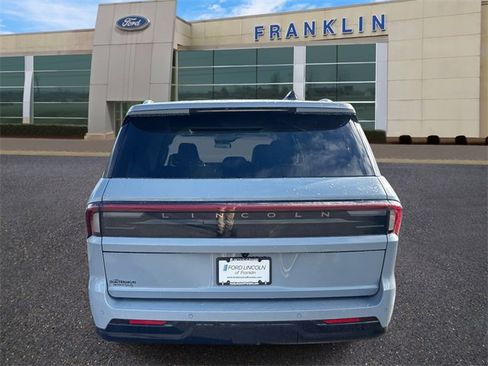 New 2025 Lincoln Navigator L Reserve image 6