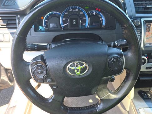 Used 2012 Toyota Camry XLE w/ Leather Pkg image 12