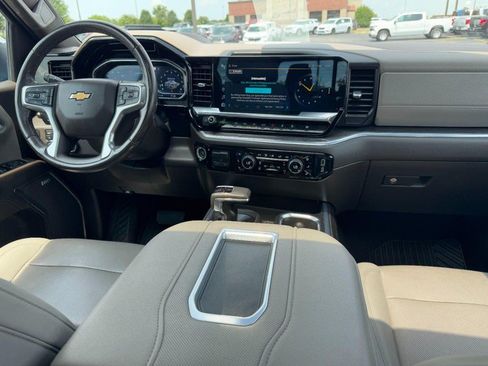 Used 2022 Chevrolet Silverado 1500 LTZ w/ LTZ Premium Package AWD/4WD image 11