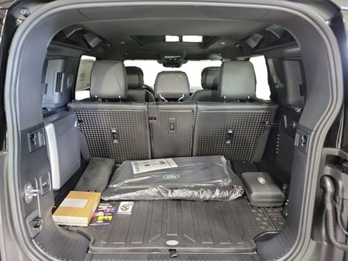 Used 2024 Land Rover Defender 110 V8 image 29