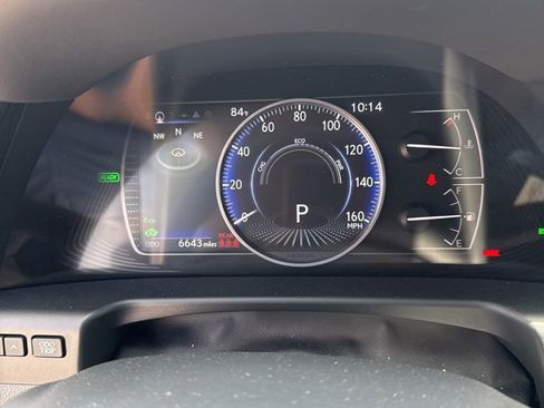 Used 2025 Lexus ES 300h w/ Premium Package FWD image 2