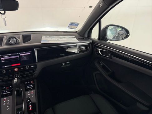 Certified 2025 Porsche Macan S image 22